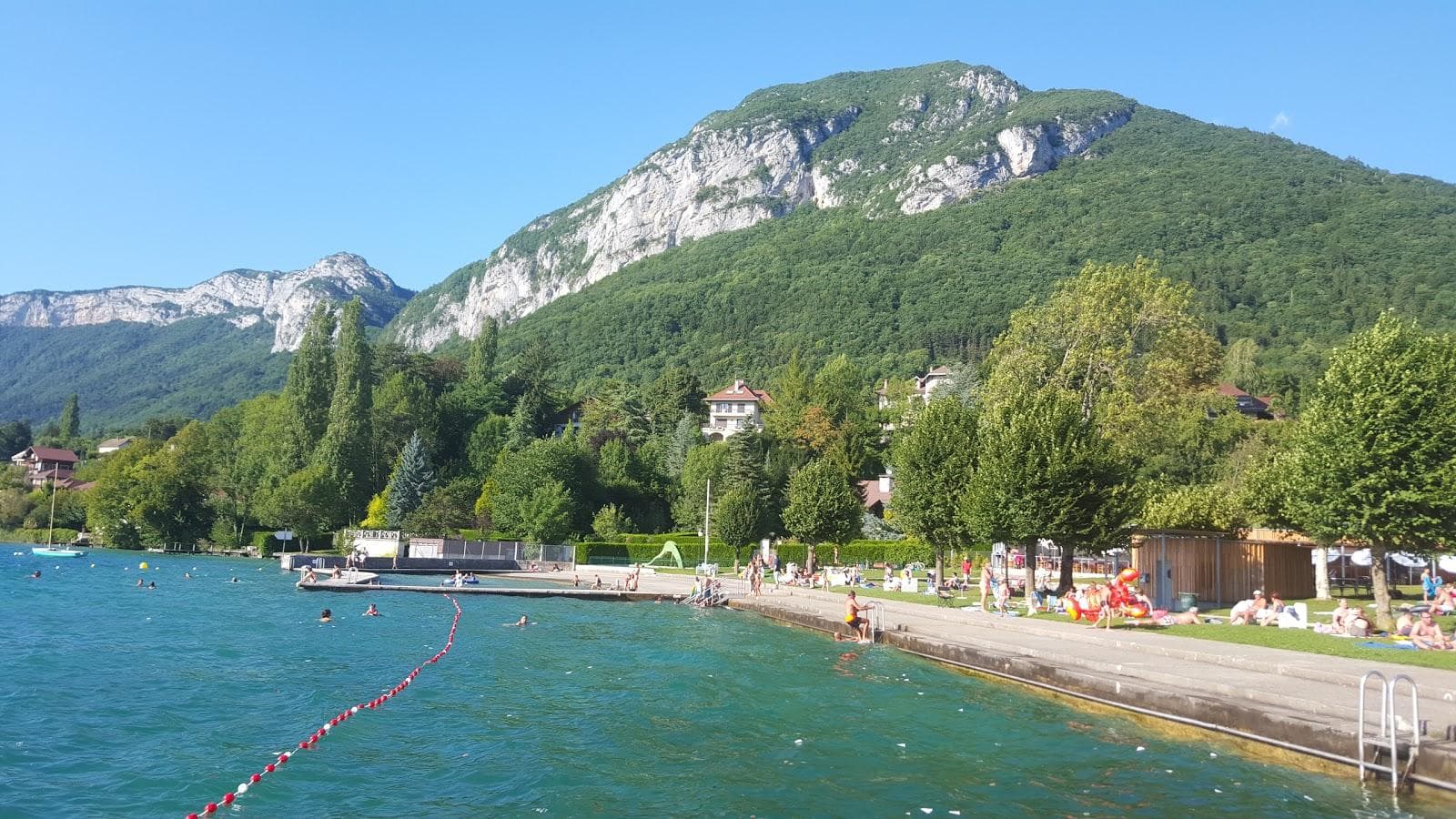 Plage de Menthon Saint Bernard