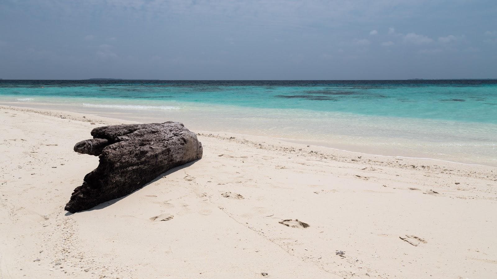Vavvaru Island Beach