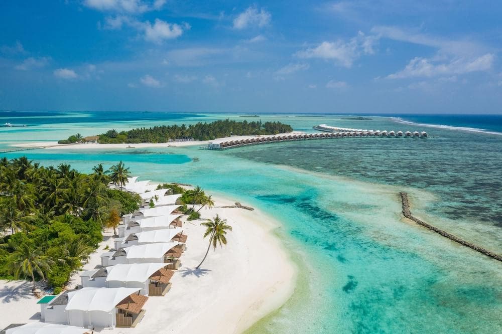 Hakuraa Resort Beach