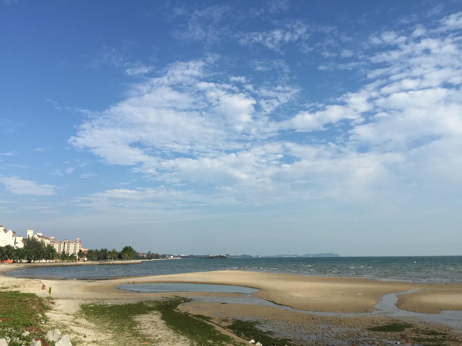 Sunshine bay resort beach