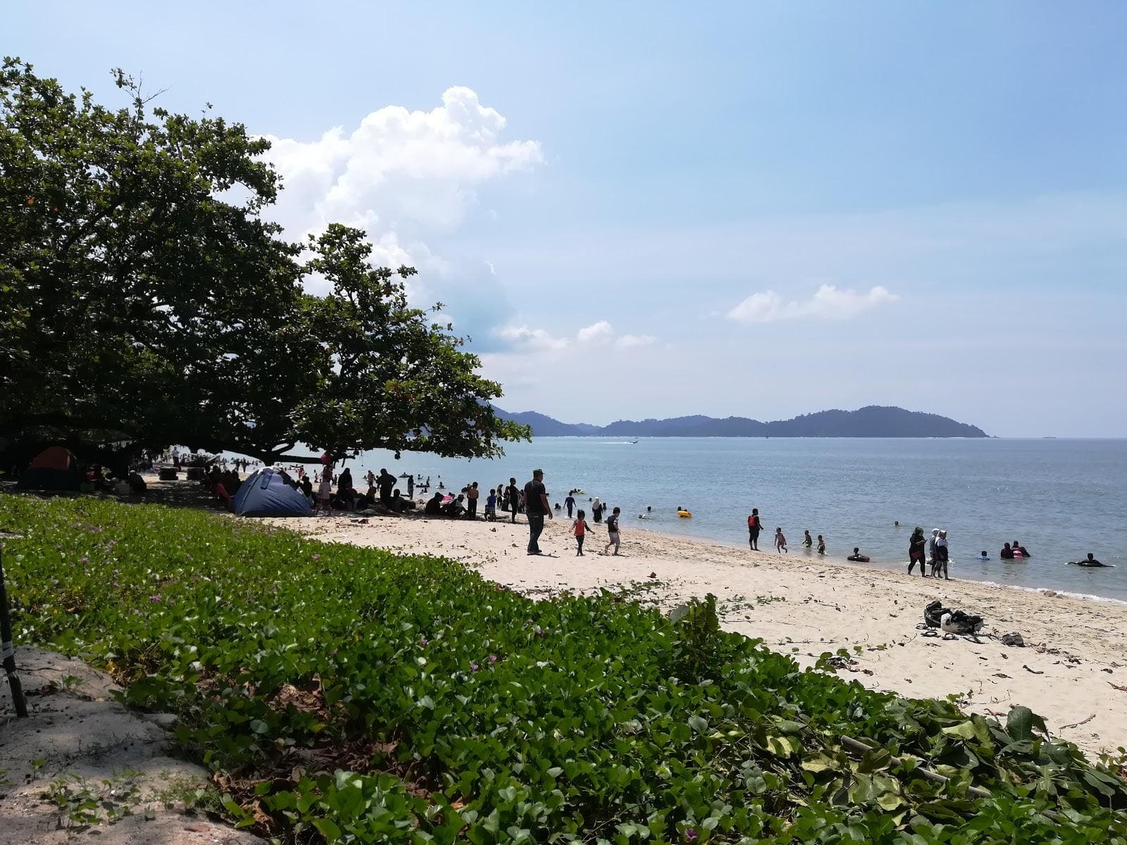 Teluk Senangin Beach