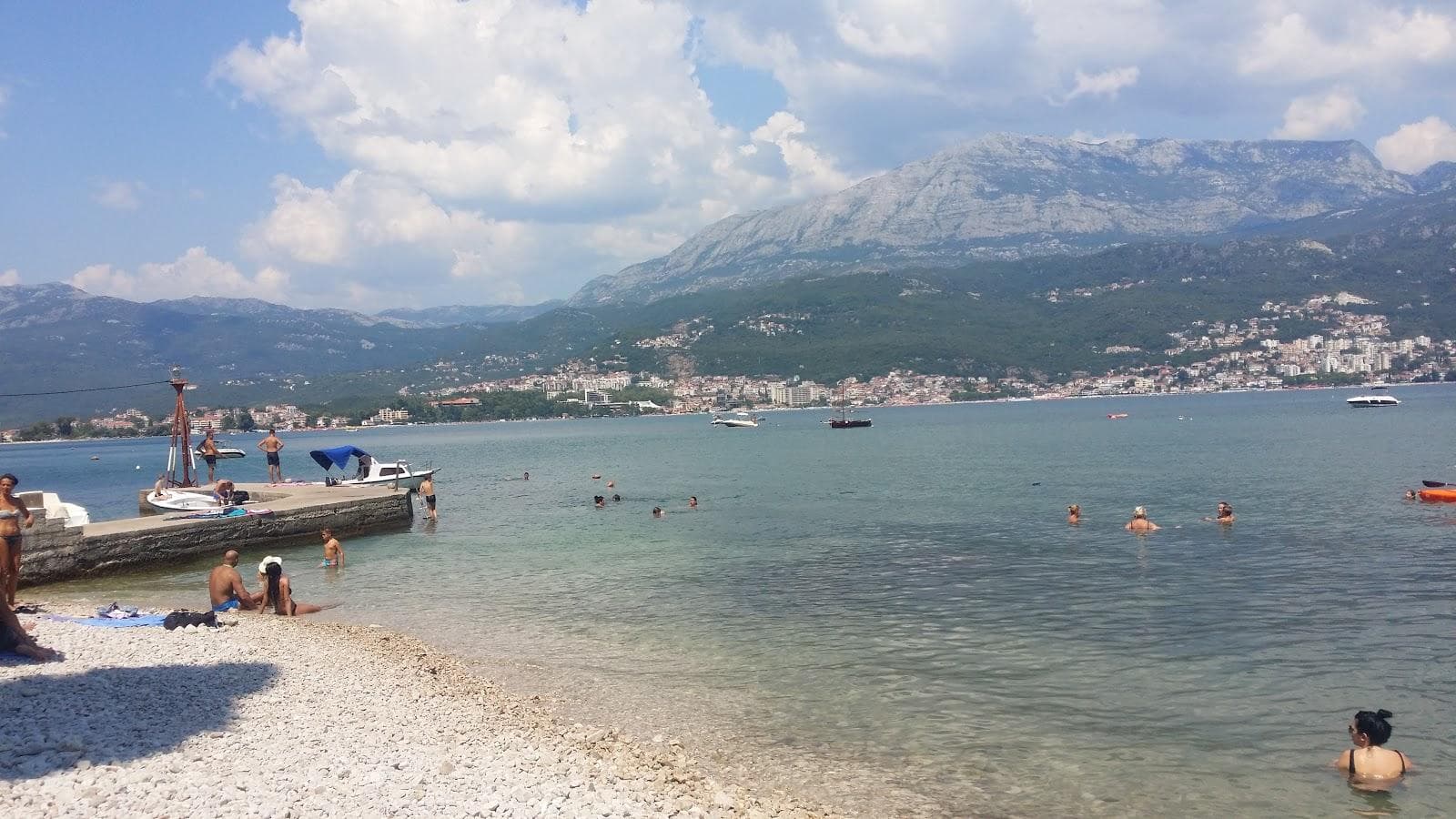 Njivice II beach