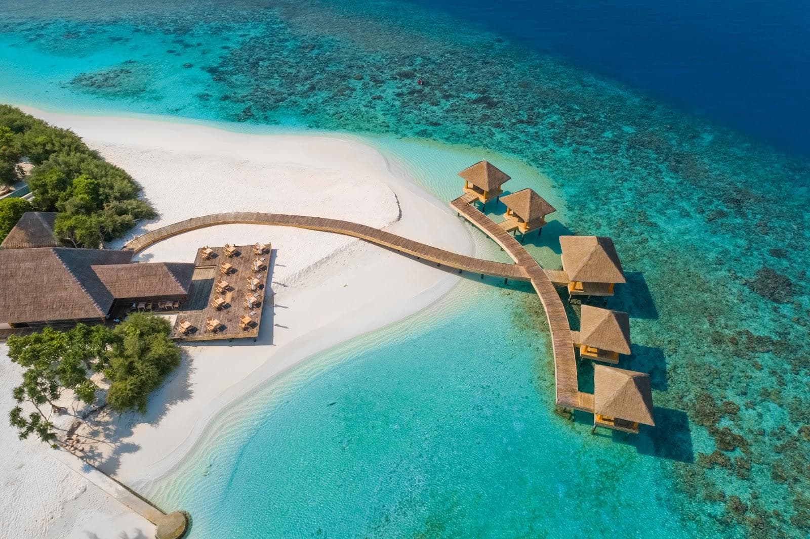 Kudafushi Resort island