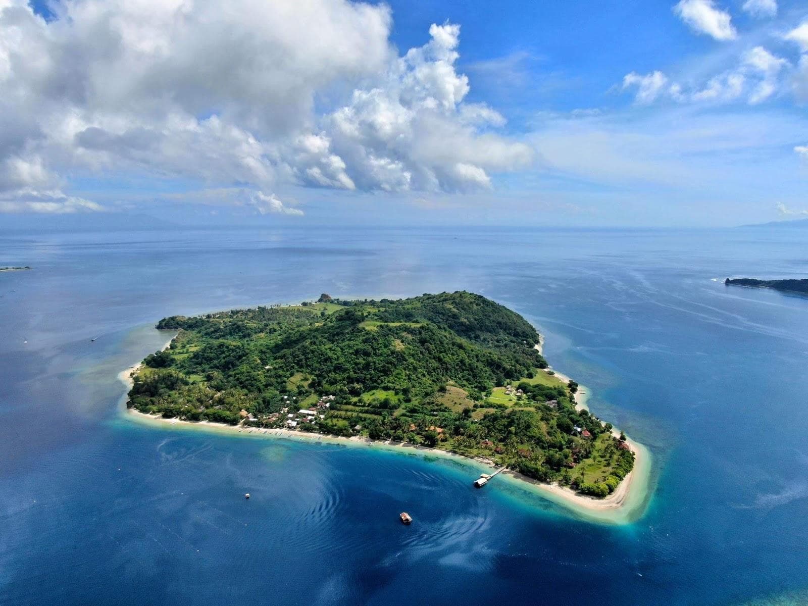 Gili Asahan Amahelia Beach