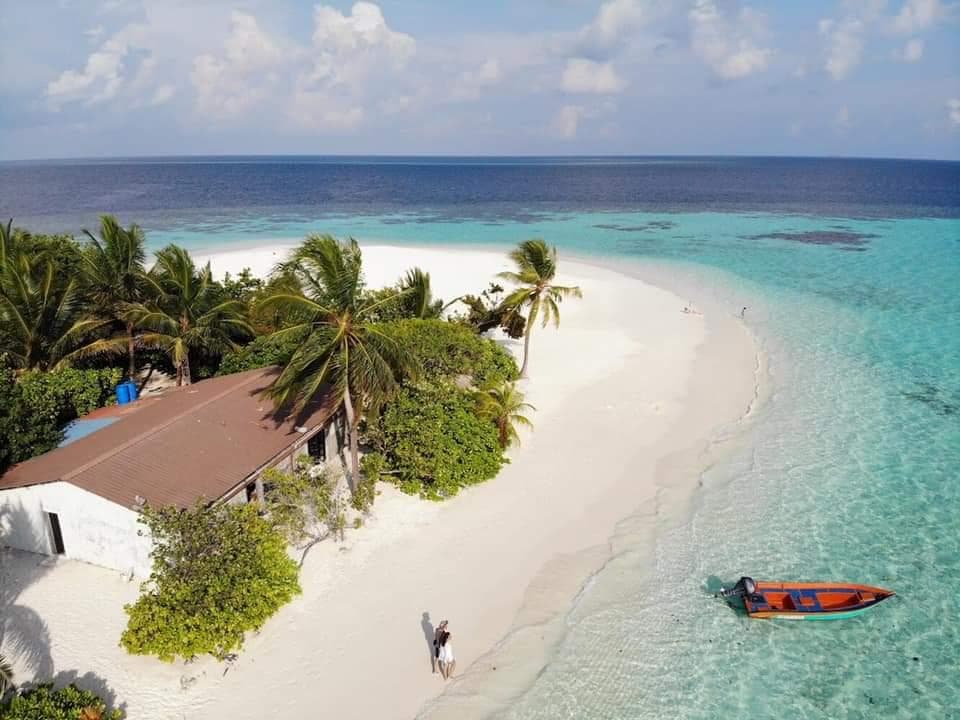 Dhangethi Beach