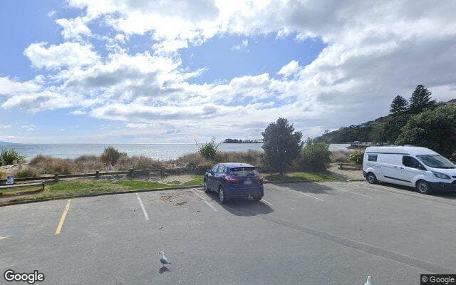 Tahunanui Beach at Bisley Walk - Beach Café