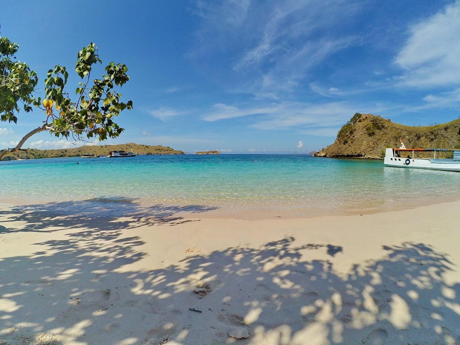 Pink Beach II Padar