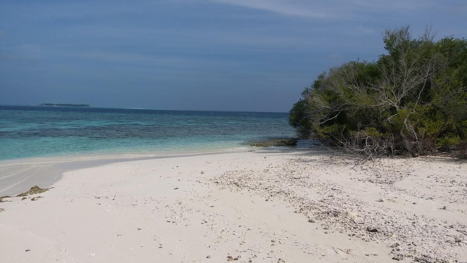Dhiguvarufinolhu Beach