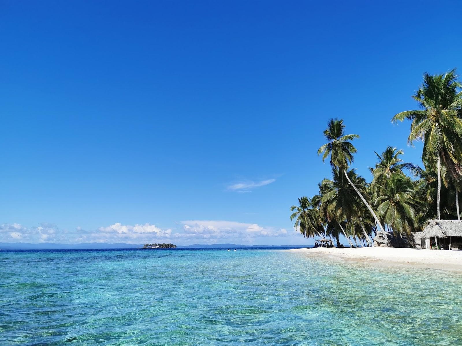 Anzuelo island beach