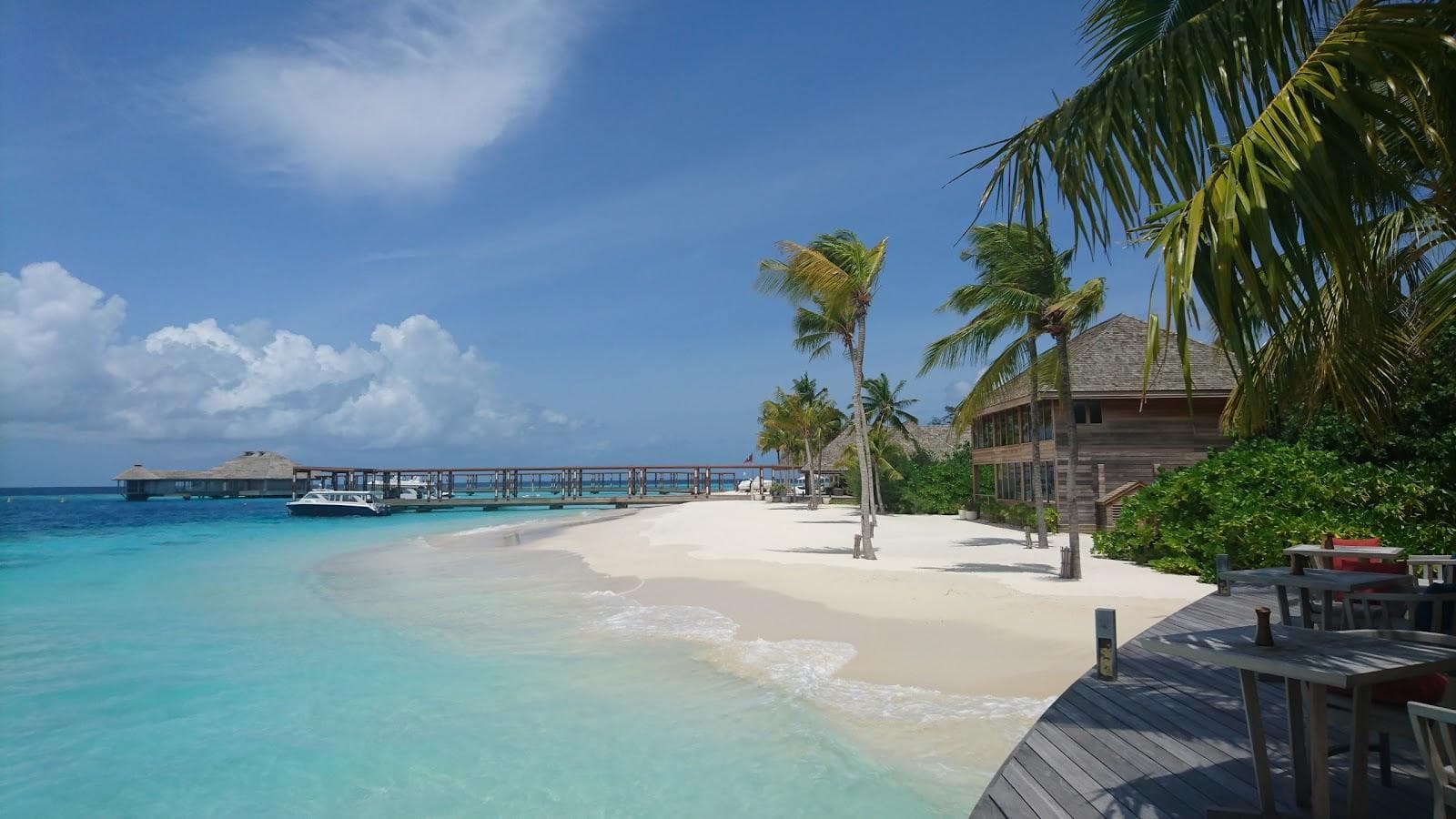 Huruvalhi Island Beach