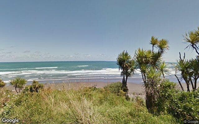 Ngarunui Beach, Raglan at Surf life saving club
