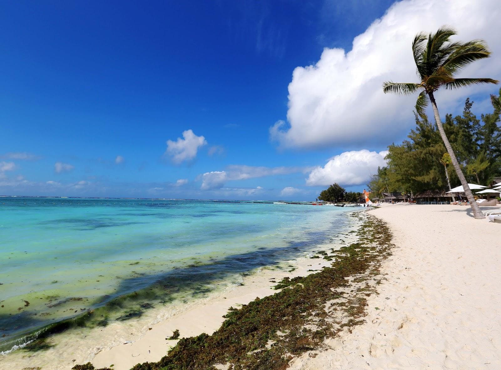 Quatre Cocos Beach